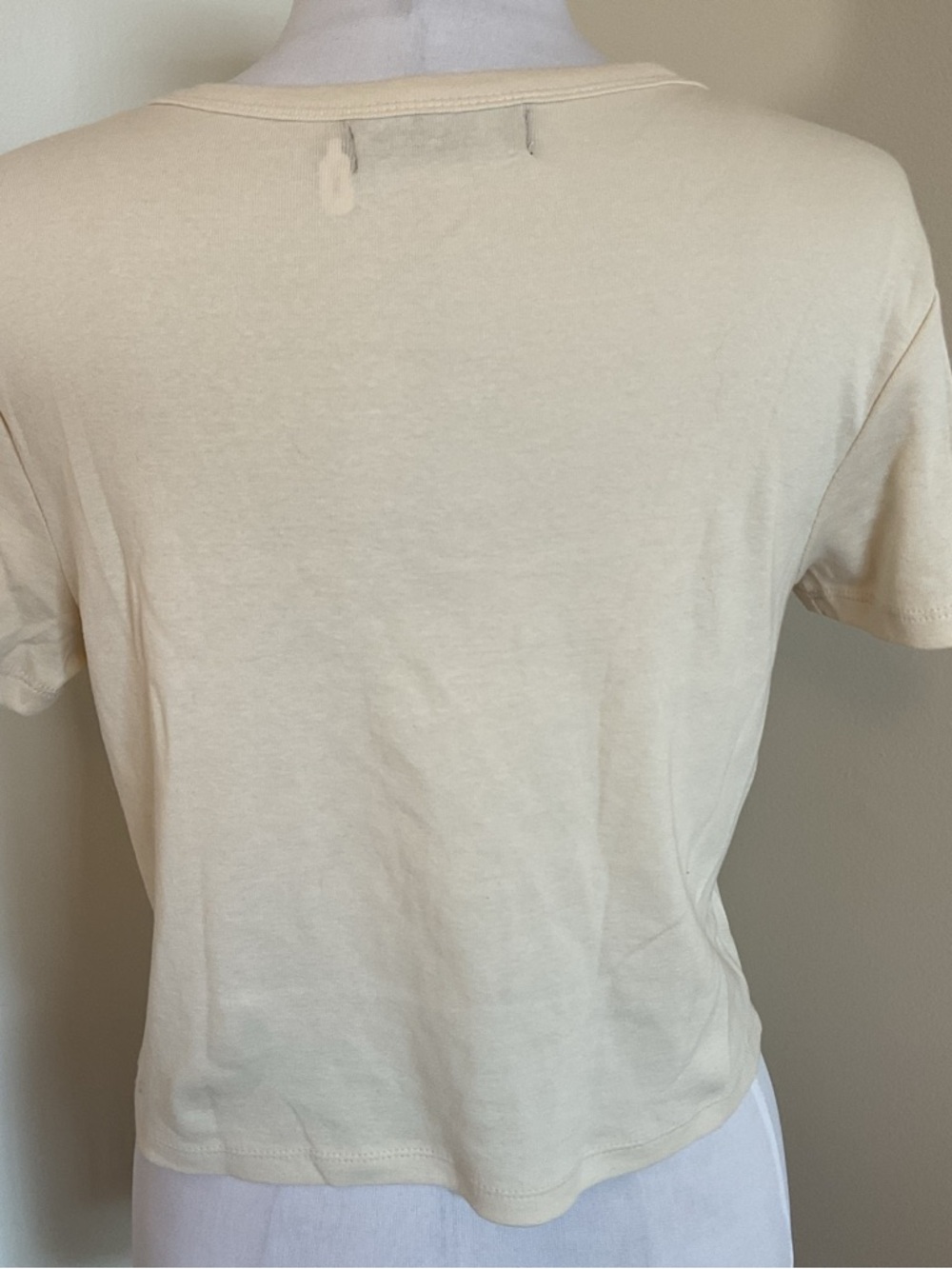 Girl Dangerous Cream Cropped Tee Size Medium M Light Blue Stacked Bows Cotton - Picture 5 of 5